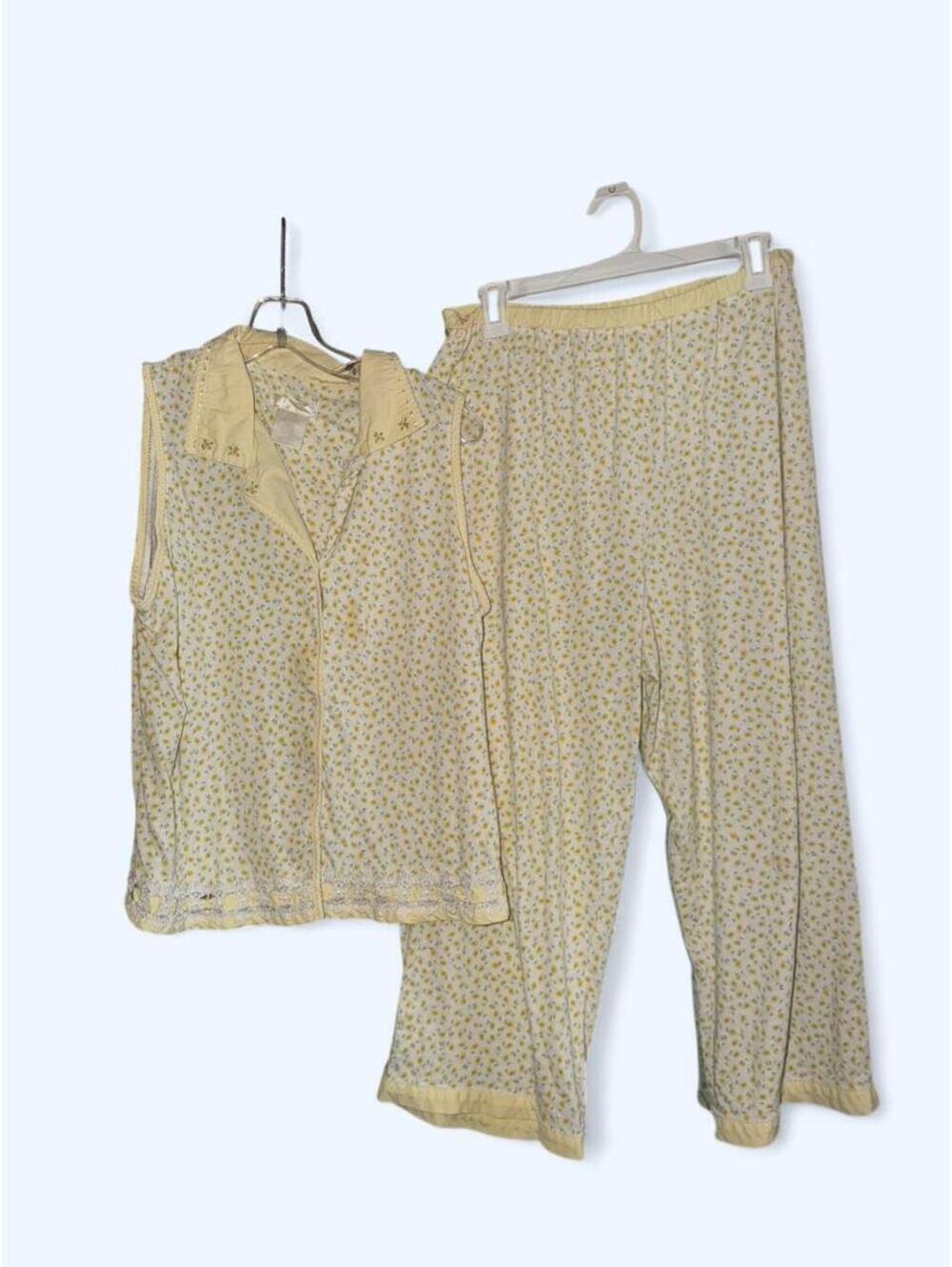 Yellow floral print sleeveless top and pants set